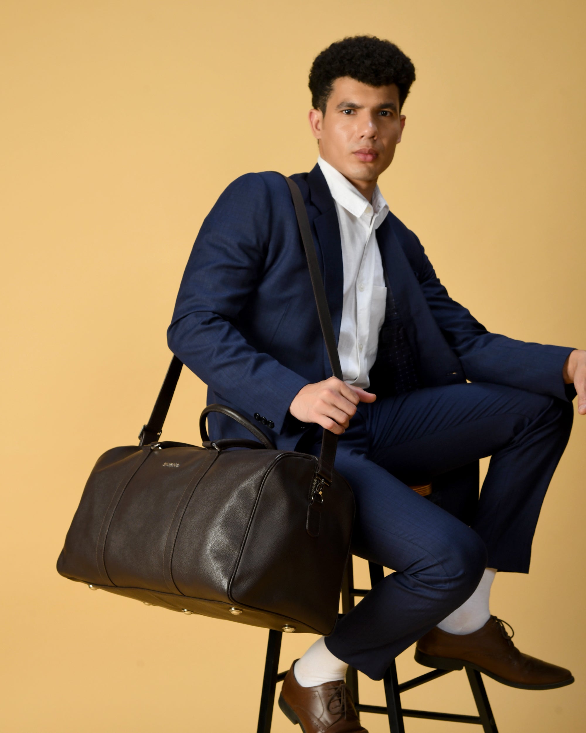 VAYAGER BARREL DUFFLE - DARK BROWN