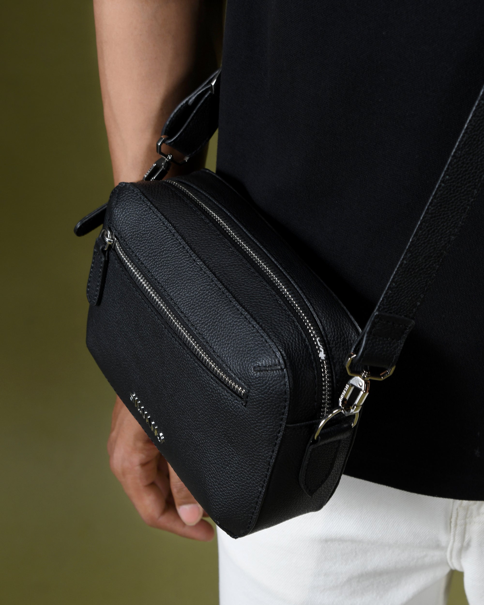 SLEEK STRIDE CROSSBODY BAG FOR MEN - Black