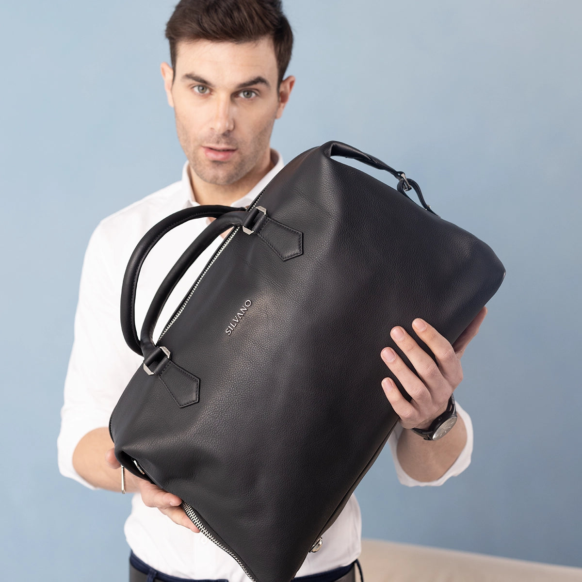 man holding silvano gear grip weekender duffle bag - black leather duffle bag